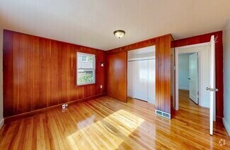 Building Photo - 14 Grew Hill Rd