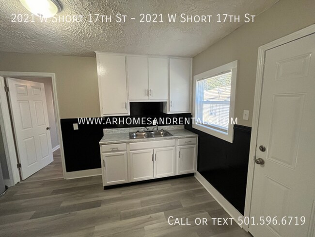 Building Photo - 2021A Short 17th | 2 Beds | 1 Bath