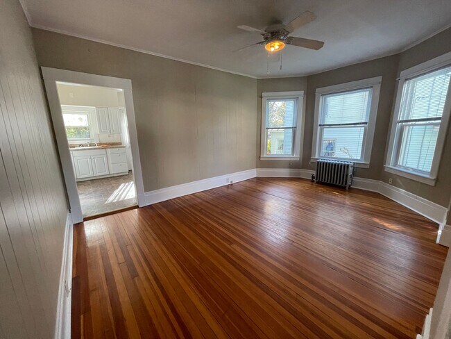 Foto del edificio - Spacious 2-story duplex unit in Pittsfield!