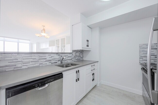 Photo du bâtiment - 700-2700 Humberwood Blvd