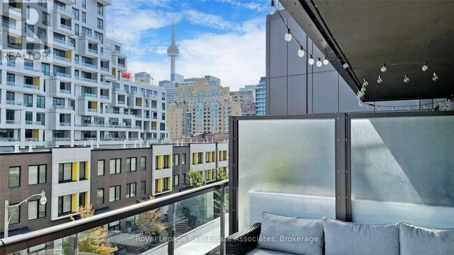 Building Photo - 80 Vanauley St