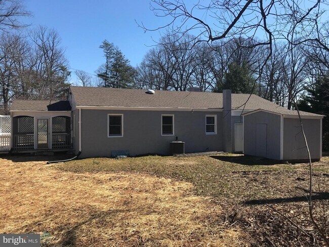 Building Photo - 3704 Penderwood Dr