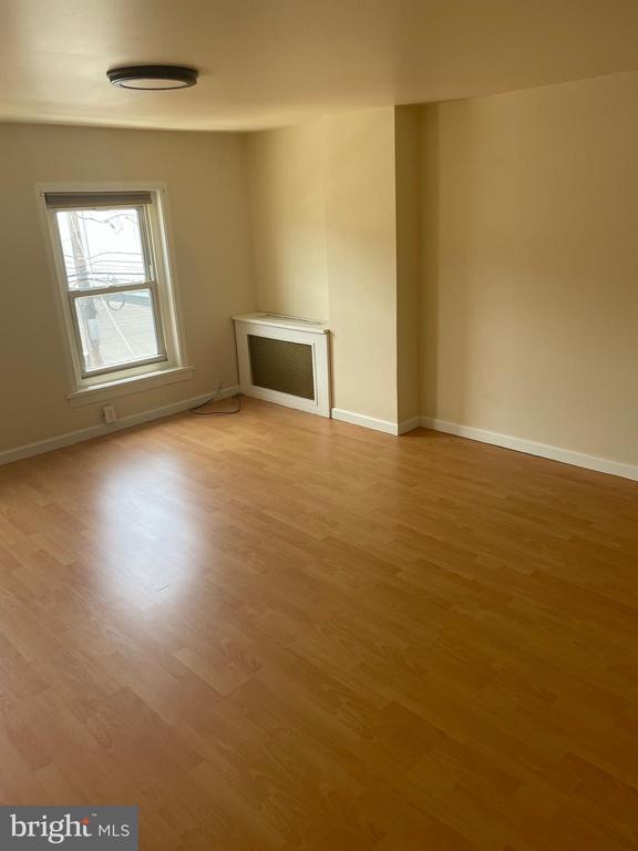 Building Photo - 210 E Elm St