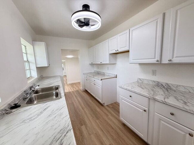 Foto del edificio - Groveland Home on large lot