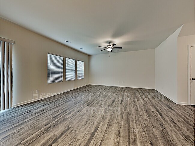 Foto del edificio - 12118 Old Dulin Farms Way