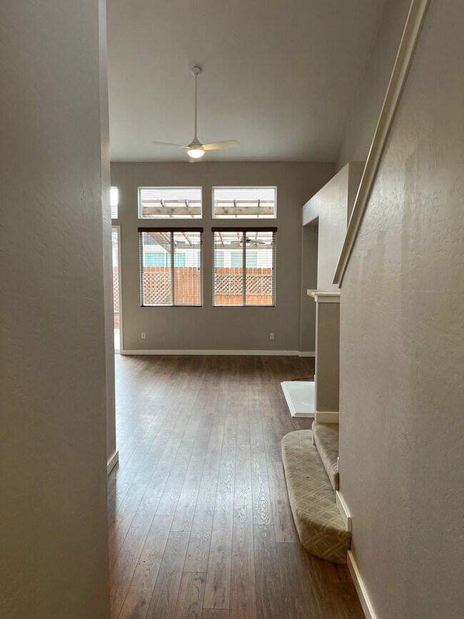 Foto del edificio - NW Visalia's Gated Neighborhood, Avalon!