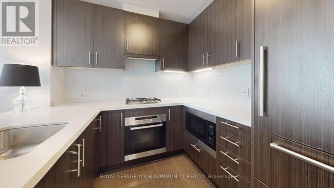 Building Photo - 39 Queens Quay E