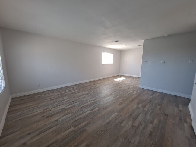 Building Photo - Cozy 4 Bedroom 1.5 Bathroom in Greenville ...