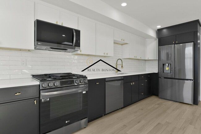 Building Photo - 280-282 Sumner Unit 2