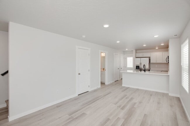 Building Photo - Beautiful New 2 Bedroom Cottage Now Availa...