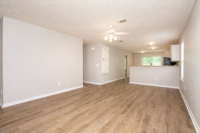 Building Photo - Northwest Pensacola 3BR/2BA Home Near Navy Federal with No Carpet & Privacy-Fenced Backyard