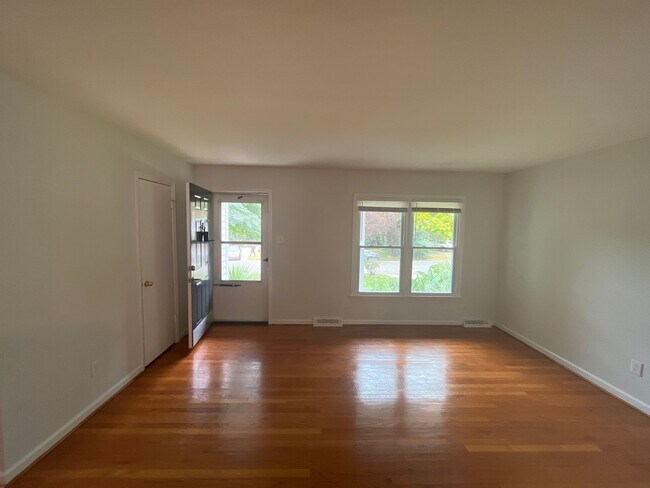 Foto del edificio - Move-in Ready Home Located in The Four Sea...