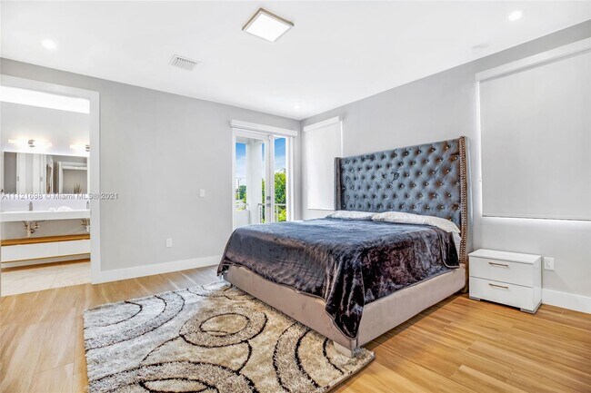 Foto del edificio - 3657 SW 26th St