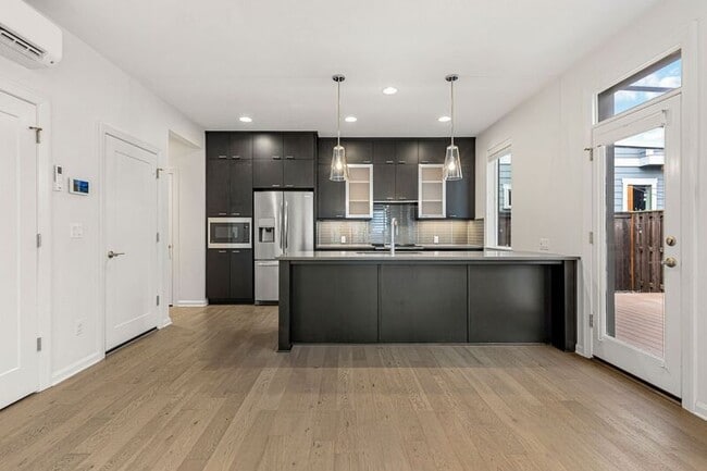 Foto del edificio - 3243 N Houghton St