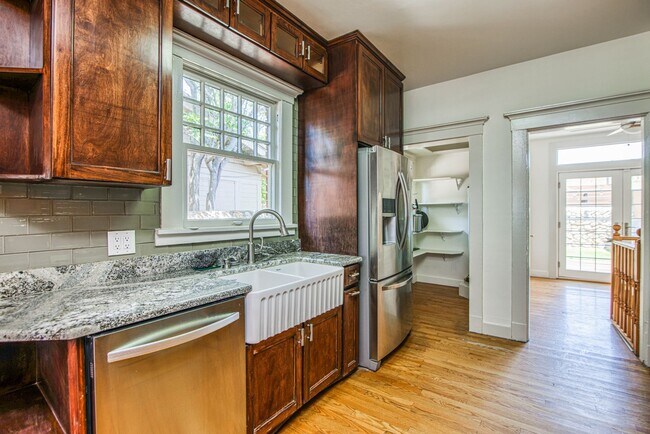 Building Photo - Manhattan Heights Historic District Gorgeous Backyard with Pool and Large House
