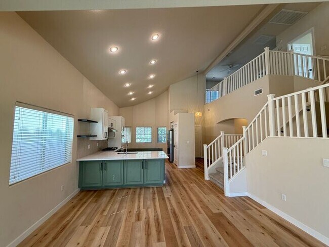 Foto del edificio - First Show: The first open showing is on Tues 3/24 at 11:30am. Please be prompt. We will be proce...