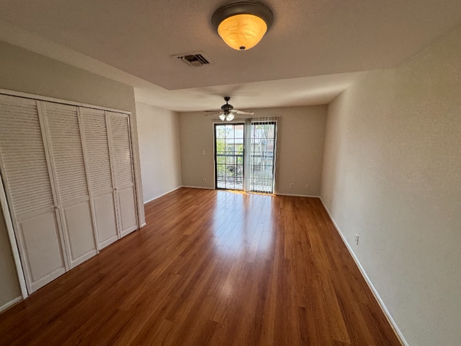 Foto del edificio - 514 E Valencia Ave