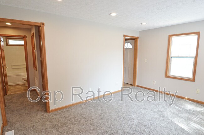 Foto del edificio - 2473 Renwood Pl