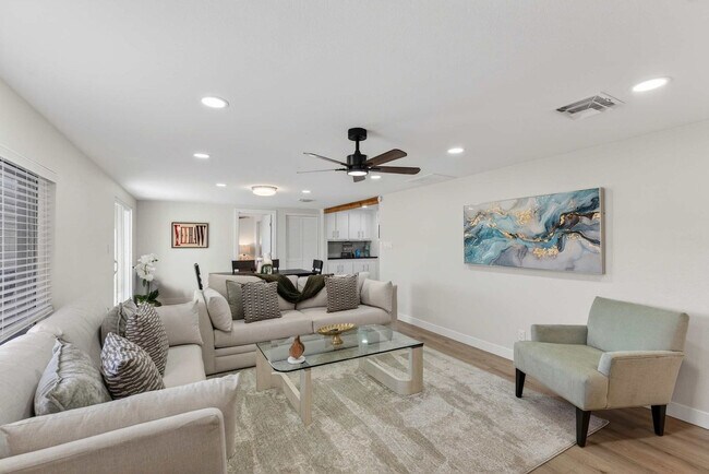 Foto del edificio - 4025 E Surrey Ave