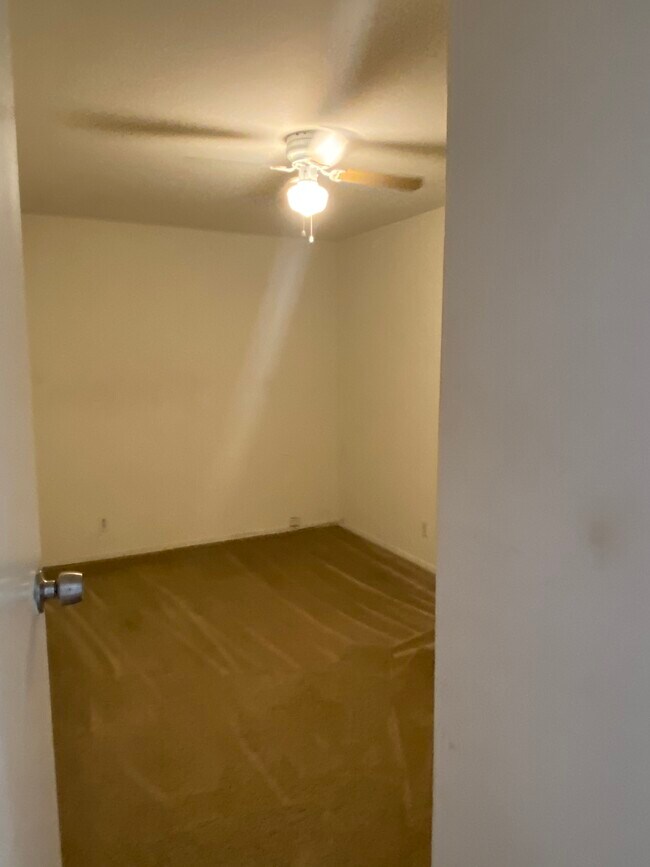 Bedroom - 1275 S Dunsmuir Ave