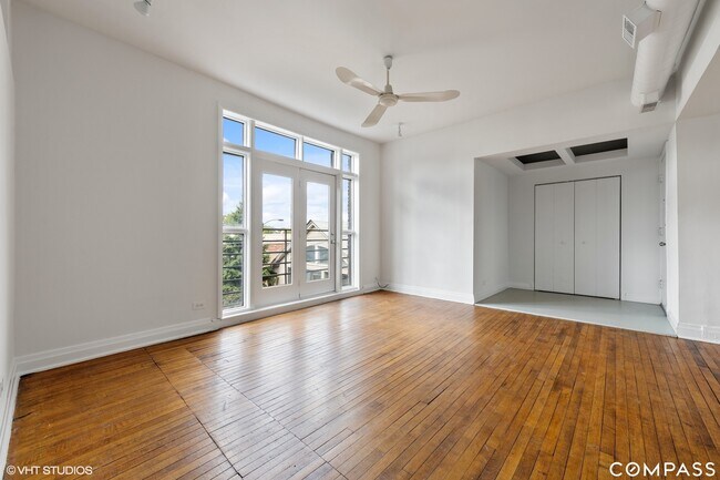 Building Photo - 731 W 18th St
