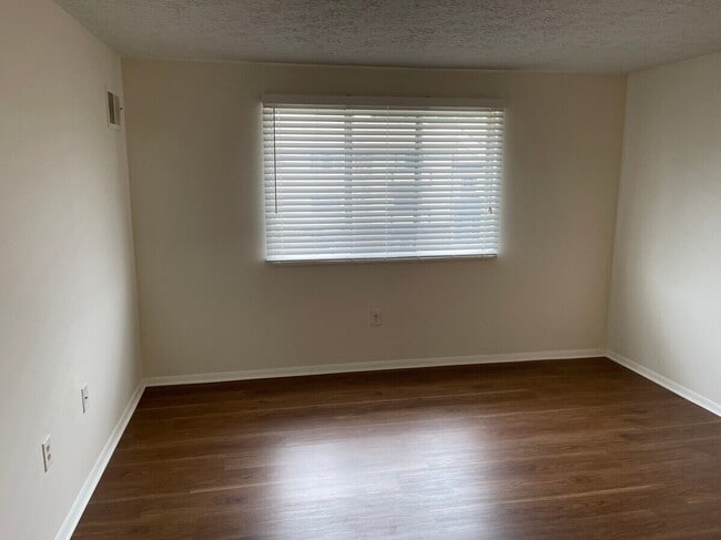 Building Photo - 501 Heather Ridge Dr