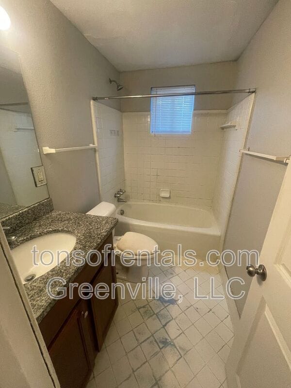 Building Photo - 88 W Park Dr