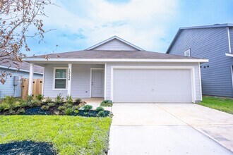 Building Photo - 15724 Plum Brk Dr