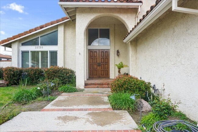Building Photo - Beautiful 4 Bedroom 3 Bathroom Porter Ranc...