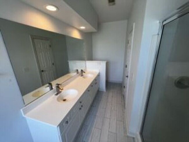 Foto del edificio - 1411 Belcourt Ln