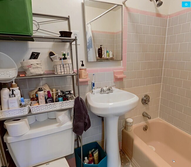 Foto del edificio - 1069 Beacon St