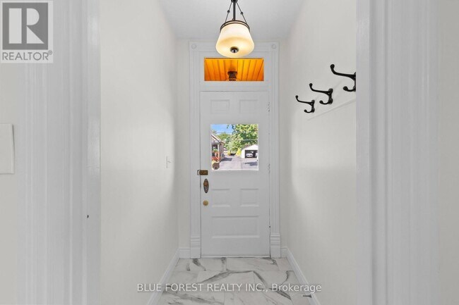 Photo du bâtiment - 7065 Longwoods Rd