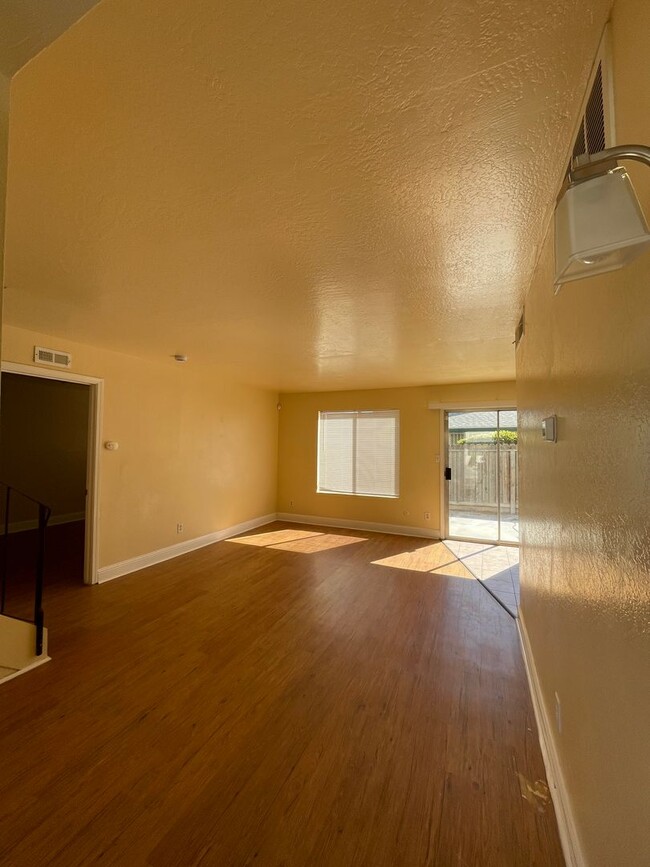 Foto del edificio - 4909 N Winery Cir