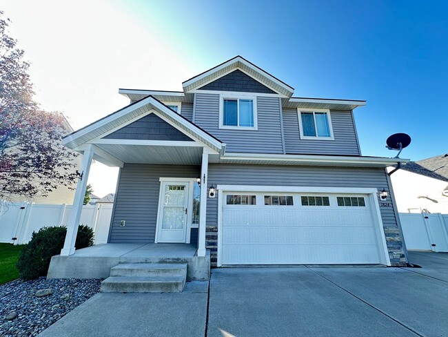 Building Photo - Fieldstone Home