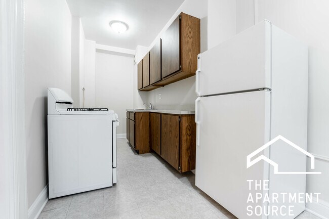 Foto del edificio - 540 W Briar Pl