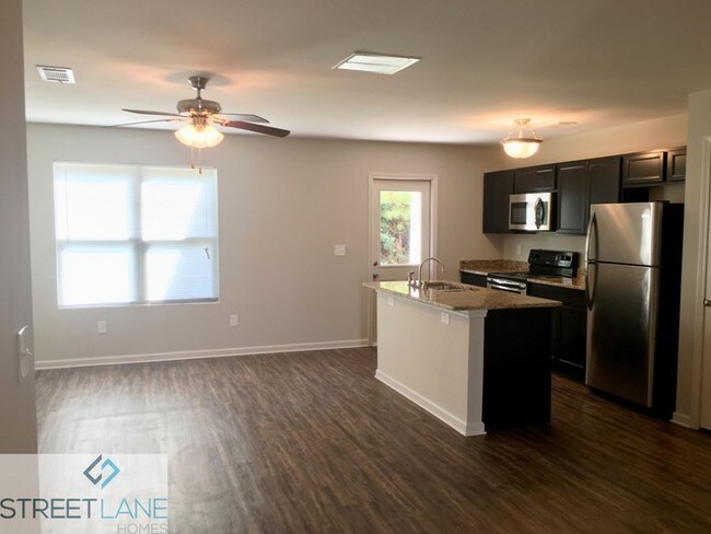 Foto del edificio - Newly Built Town Home!