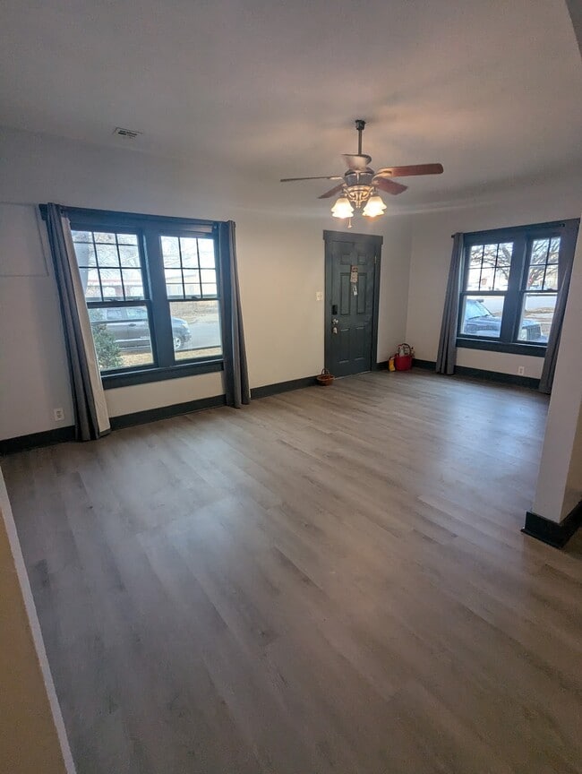 Large Living Area - 211 W 10th Ave