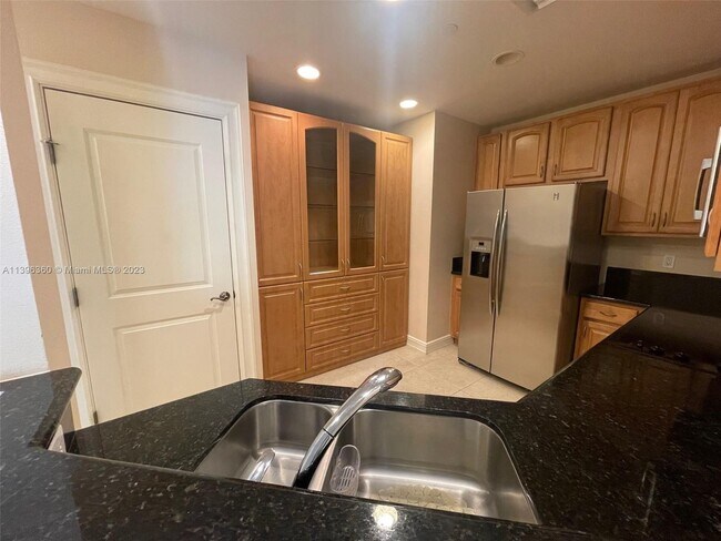 Foto del edificio - 16100 Emerald Estates Dr