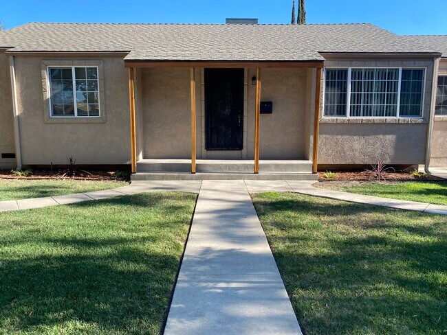 Foto del edificio - 1412 W Roseburg Ave