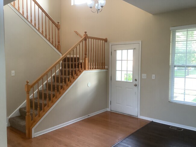 Foto del edificio - 605 Country Brook Ln