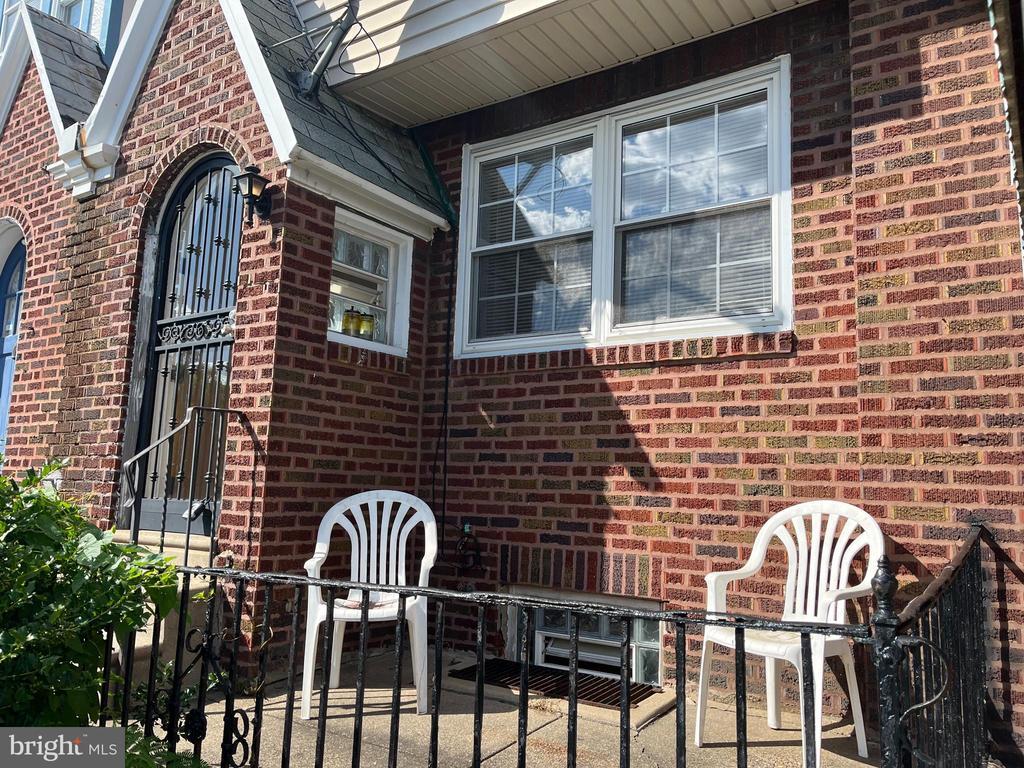 Primary Photo - 1323 Gilham St