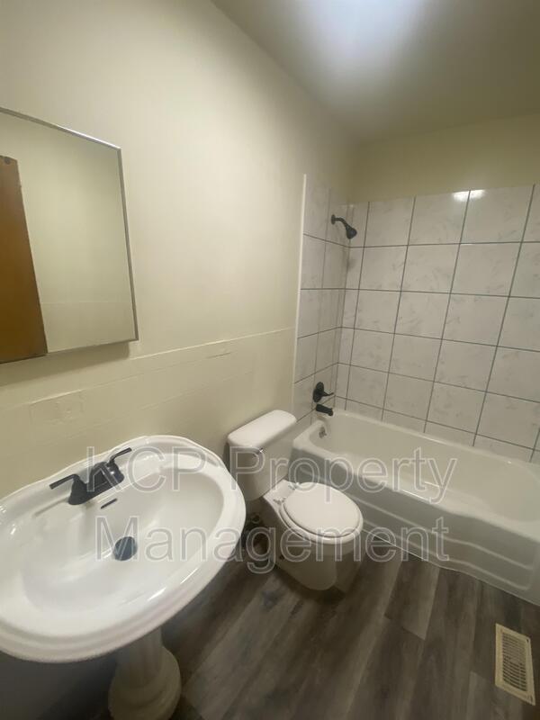 Foto del edificio - 1220 D St N