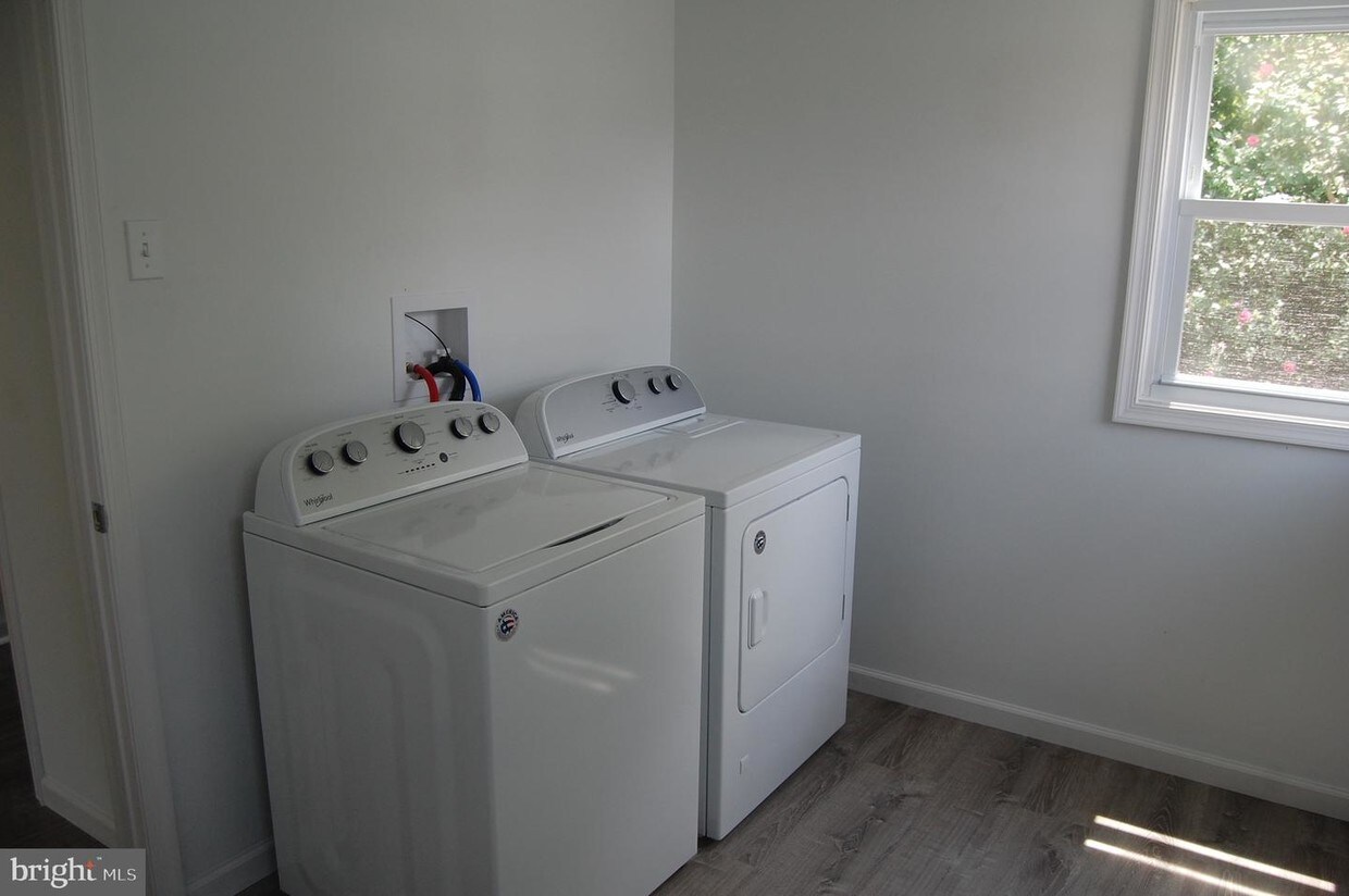 Foto principal - 7611 Cypress Ave