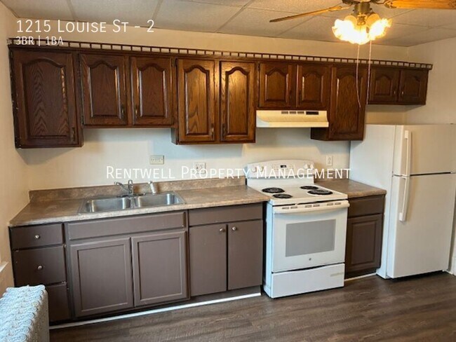 Building Photo - 1215 Louise St