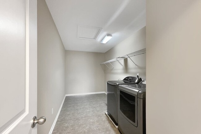 Building Photo - 643 Bracknell Dr