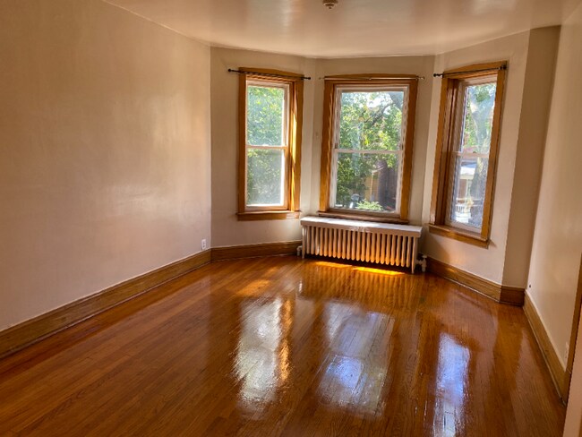 Foto del edificio - 5939 S Maplewood Ave