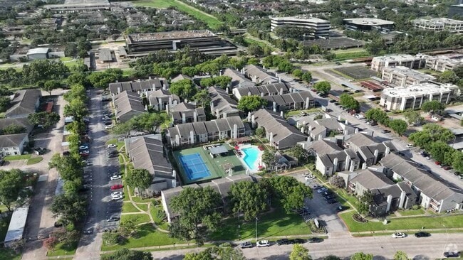  - Commons at Westchase