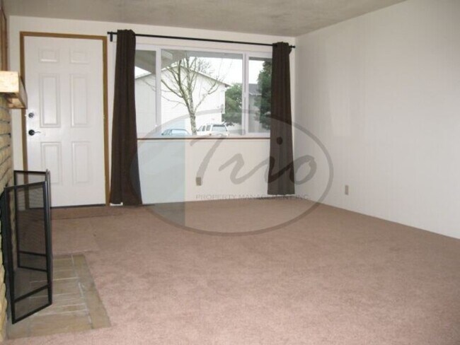 Building Photo - 740 Cedar St