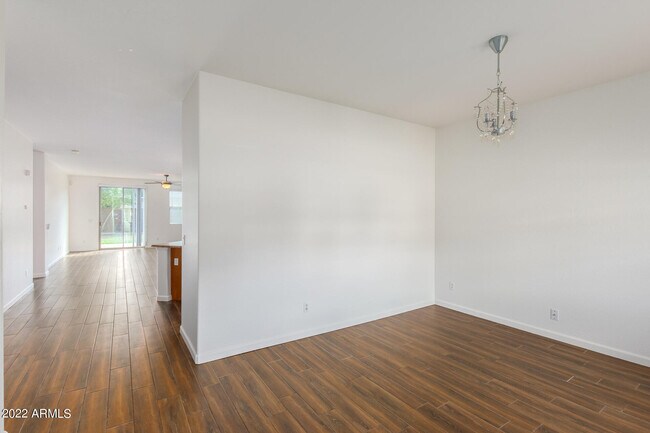 Building Photo - 1831 E Daley Ln
