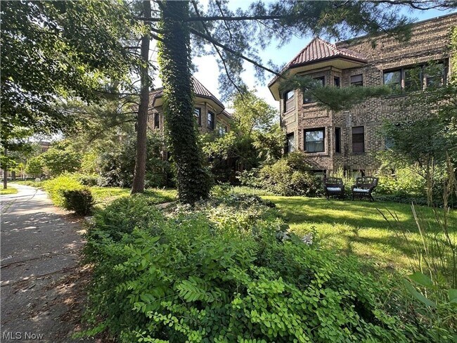Foto del edificio - 2469 Overlook Rd